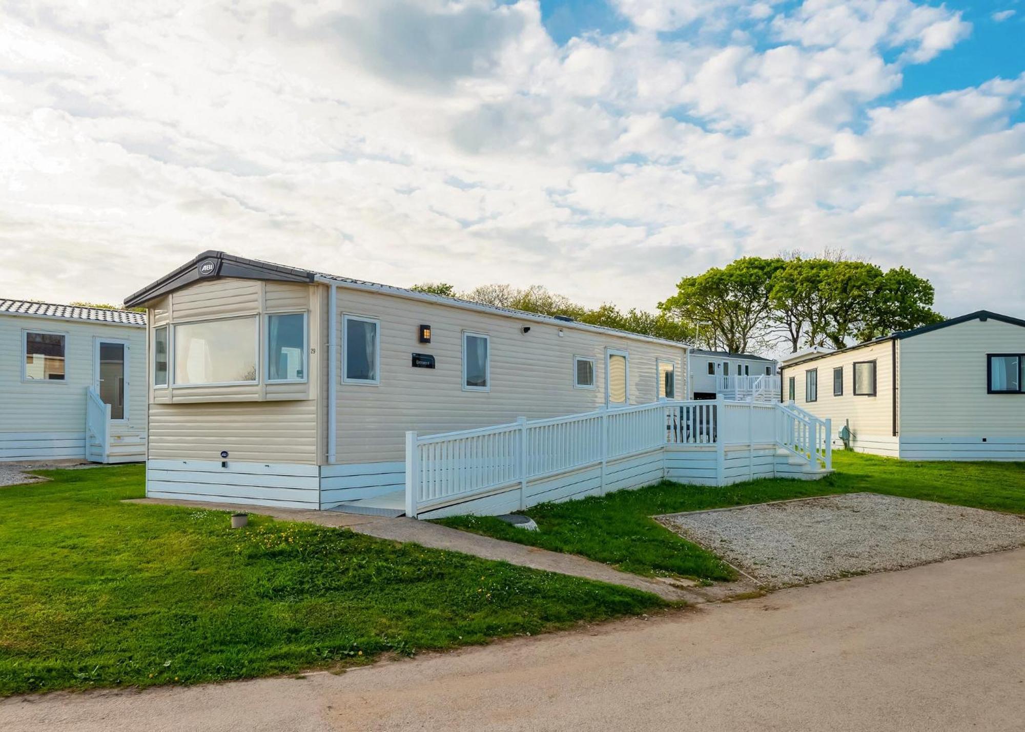 Meadow Lakes Holiday Park St Austell Extérieur photo
