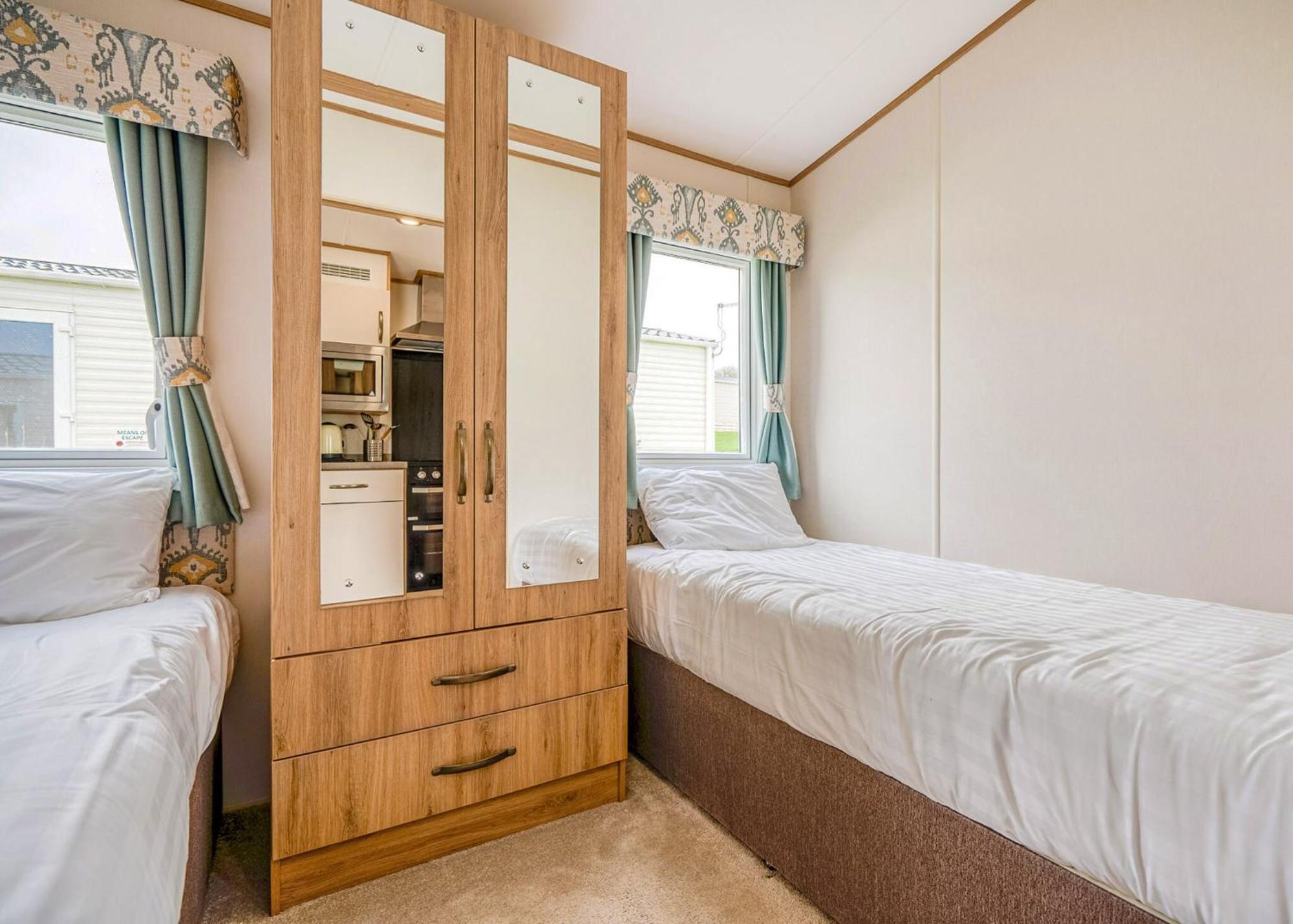 Meadow Lakes Holiday Park St Austell Chambre photo