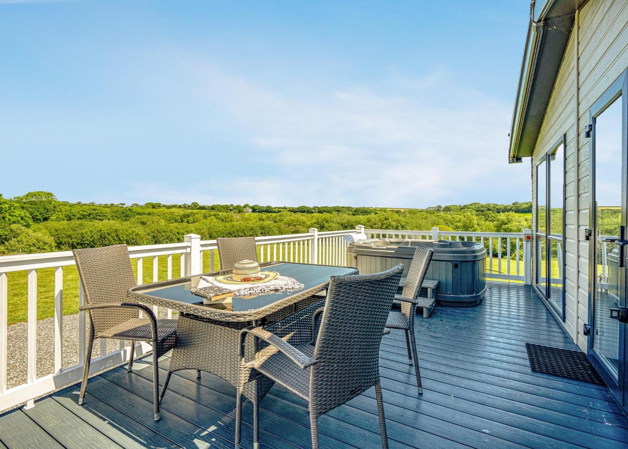 Meadow Lakes Holiday Park St Austell Extérieur photo
